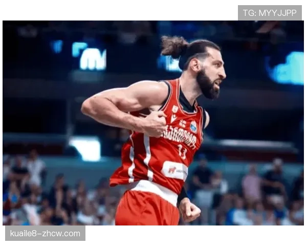 爵士前锋马尔卡宁持续火热，半场贡献19分2篮板，力助球队争胜